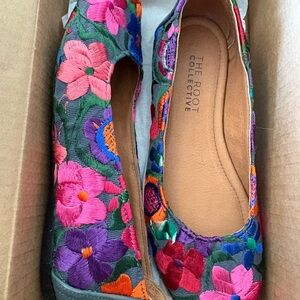 Women's Floral Embroidered Flats - Multicolor